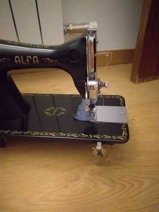 Máquina coser Alfa Antigua
