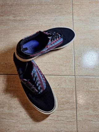 Zapatillas tipo vans étnicas negras