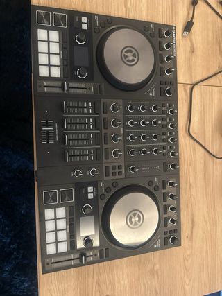 Traktor Kontrol S4 - DJ 4 canales