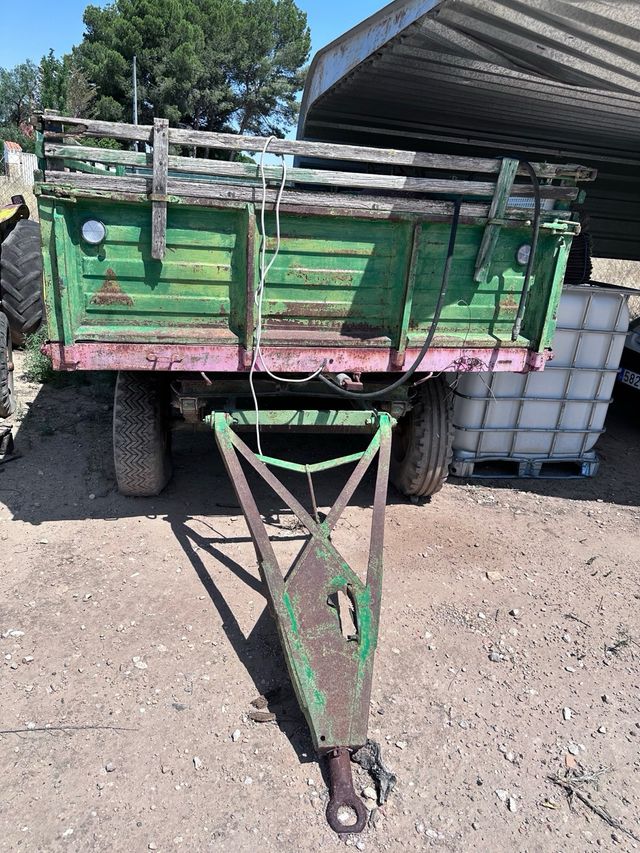 Remolque agrícola antiguo