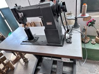 Máquina coser industrial antigua
