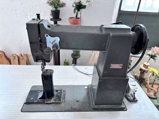 Máquina coser industrial antigua