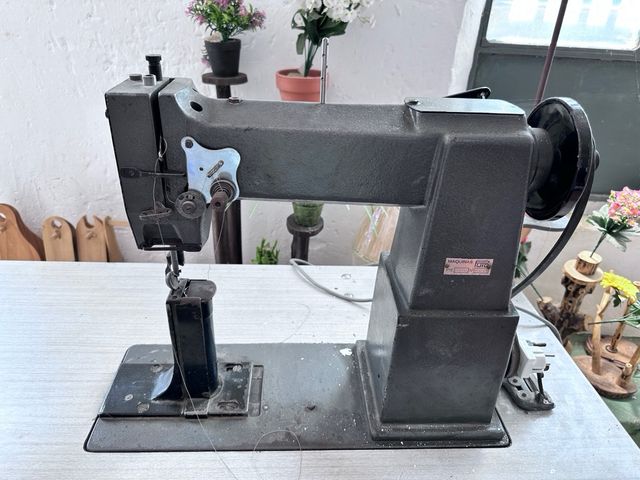 Máquina coser industrial antigua