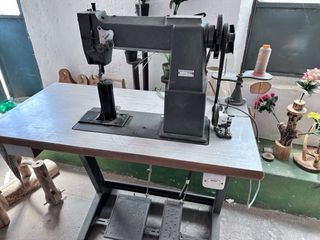 Máquina coser industrial antigua