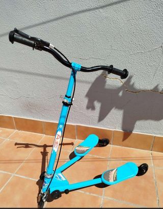 Monopatín infantil azul (no negociable)