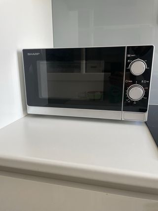 Microondas Sharp R200 - 800W - 20L