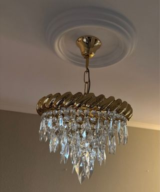 Lámpara de cristal dorada