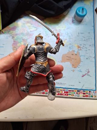 Caballero del dragón con espada