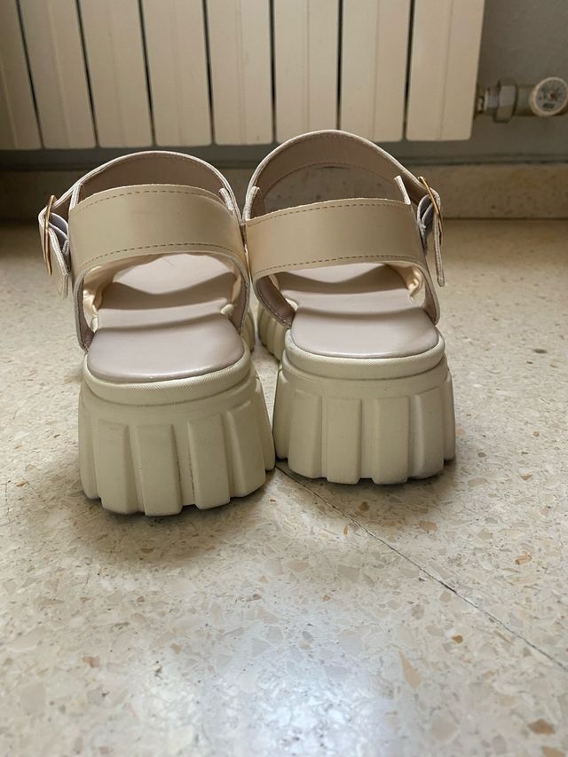 Sandalias beige plataforma