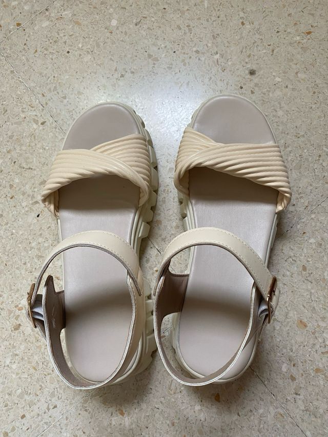 Sandalias beige plataforma