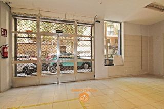 Local comercial en alquiler en Palos de Moguer en Madrid