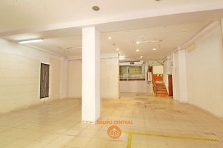 Local comercial en alquiler en Palos de Moguer en Madrid