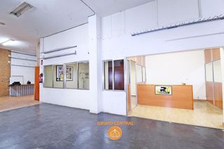 Local comercial en alquiler en Palos de Moguer en Madrid