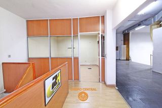 Local comercial en alquiler en Palos de Moguer en Madrid