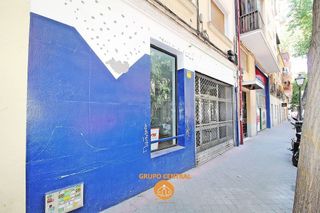 Local comercial en alquiler en Palos de Moguer en Madrid
