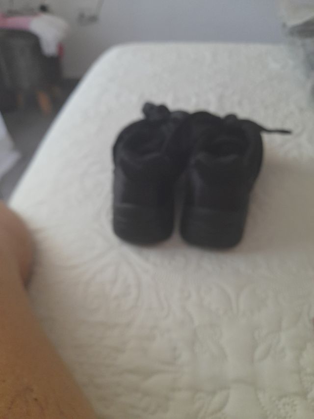 Zapatillas negras lazo
