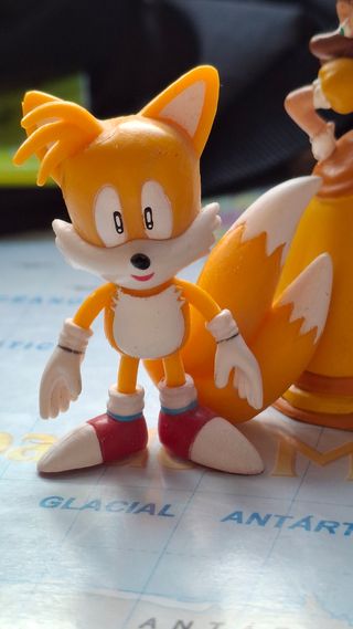 Figuras: Tails, Peach, Amy, Diddy Kong