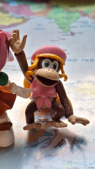 Figuras: Tails, Peach, Amy, Diddy Kong