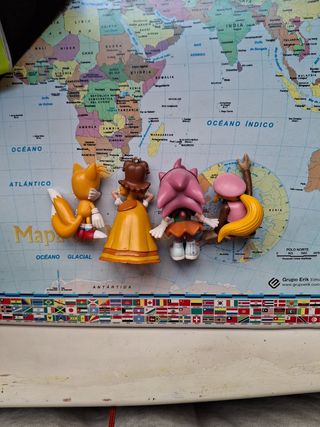 Figuras: Tails, Peach, Amy, Diddy Kong