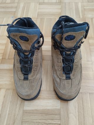 Bota trekking Hi-Tec marrón wáter proof