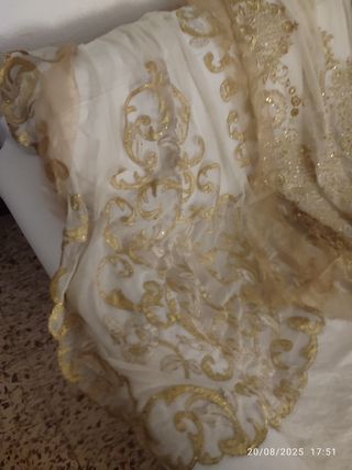 Vestidos Bellezas Alicantinas: telas preciosas