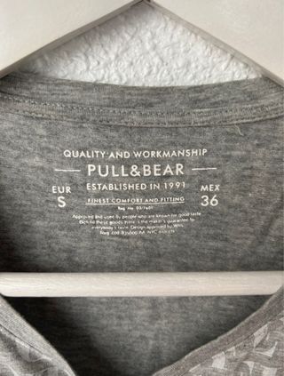 Camiseta Pull&Bear Gris - Talla S