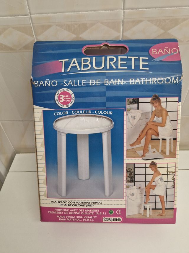 Taburete alto de plástico blanco, desmontable .