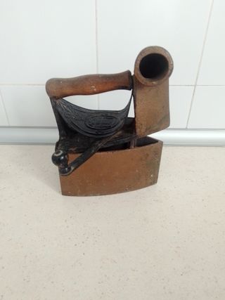 Auténtica plancha antigua de carbón.Bonita