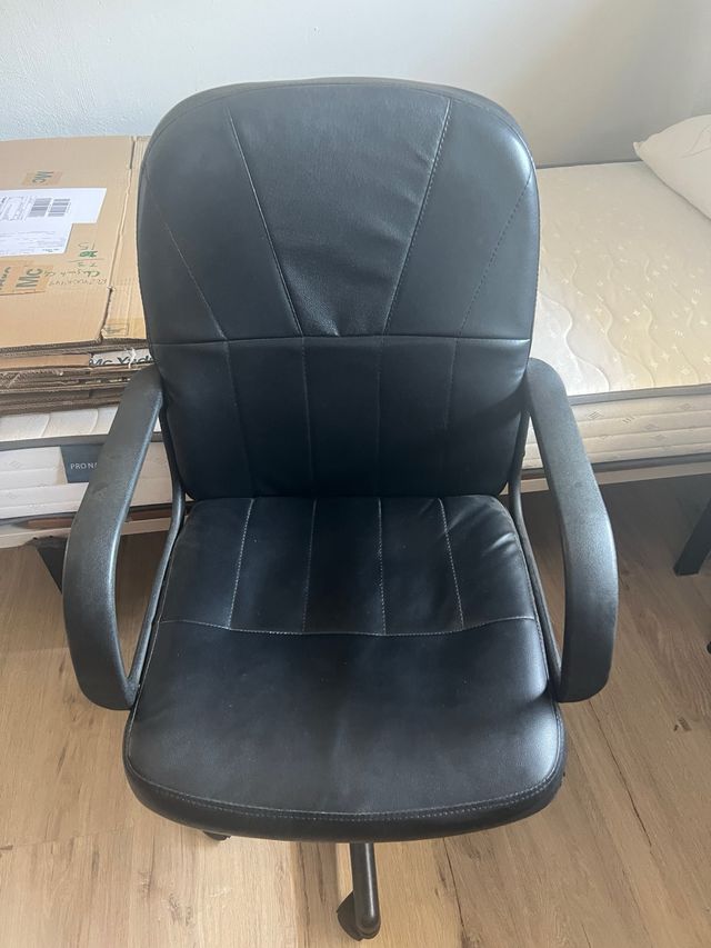 Silla giratoria oficina - piel sintética negra