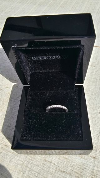 Anillo comoromiso oro blanco diamantes Aristocrazy