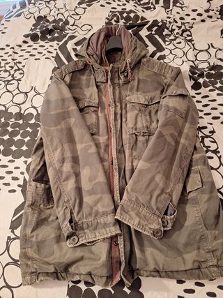 Chaqueta militar cálida camuflaje.
La talla es XXL