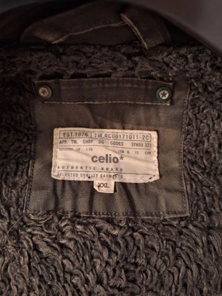 Chaqueta militar cálida camuflaje.
La talla es XXL
