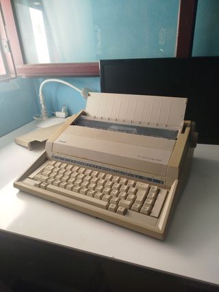 MAQUINA DE ESCRIBIR  OLIVETTI ET PERSONAL 1010
