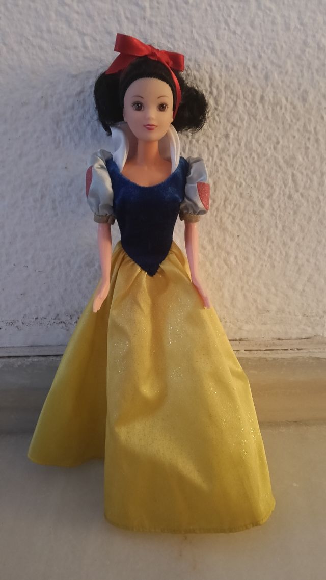 Muñeca Blancanieves Disney y enano gruñón