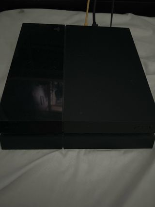 PS4 (PlayStation 4) negra 