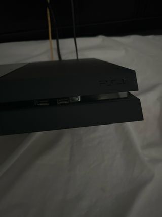 PS4 (PlayStation 4) negra 