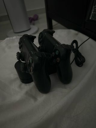 PS4 (PlayStation 4) negra 