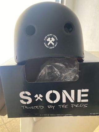 Casco S*ONE skate, negro
