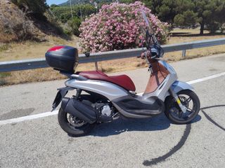 Scooter Piaggio Beverly 350 en Barcelona