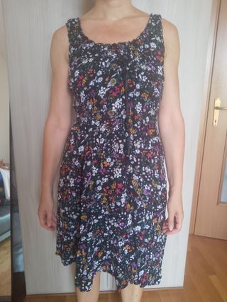 Abito nero a fiorellini ampio Sweet Girl, taglia M