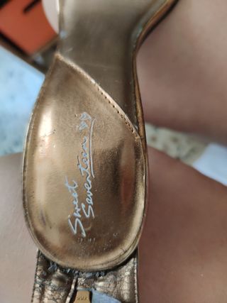 Sandalias tacón dorado mujer