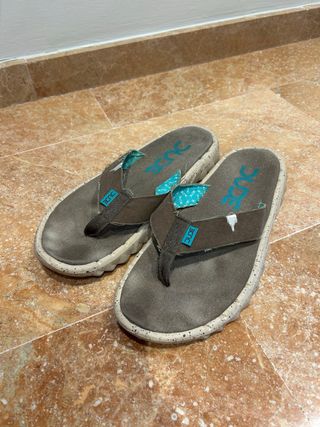 Chanclas DUDE marrón-teal usadas