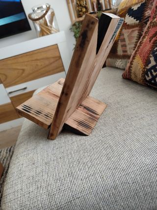 Atril de madera rústico