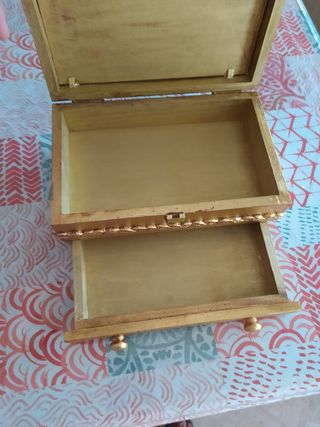 Caja cubierta en PAN de oro. Estilo vintage