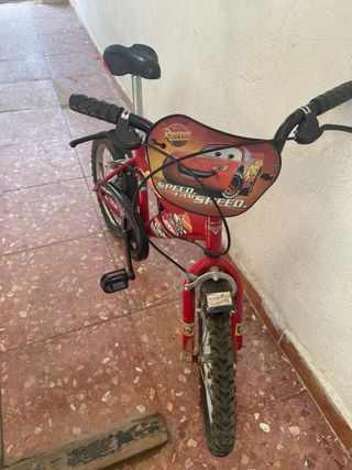 Bicicleta infantil Cars 16" usada