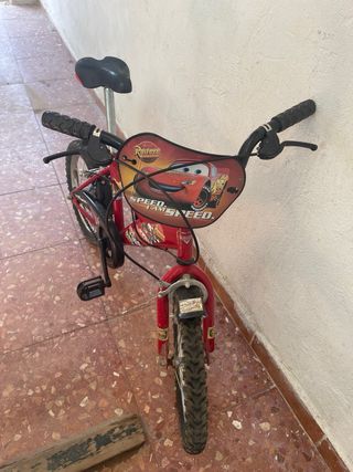 Bicicleta infantil Cars 16" usada