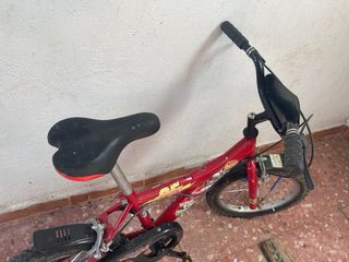 Bicicleta infantil Cars 16" usada