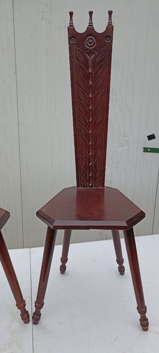 2 Sillas Madera Talladas Marrón