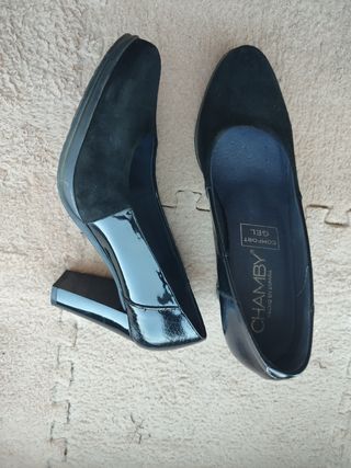 Zapatos CHAMBY tacón ante-charol negros.Talla 38.