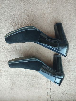 Zapatos CHAMBY tacón ante-charol negros.Talla 38.